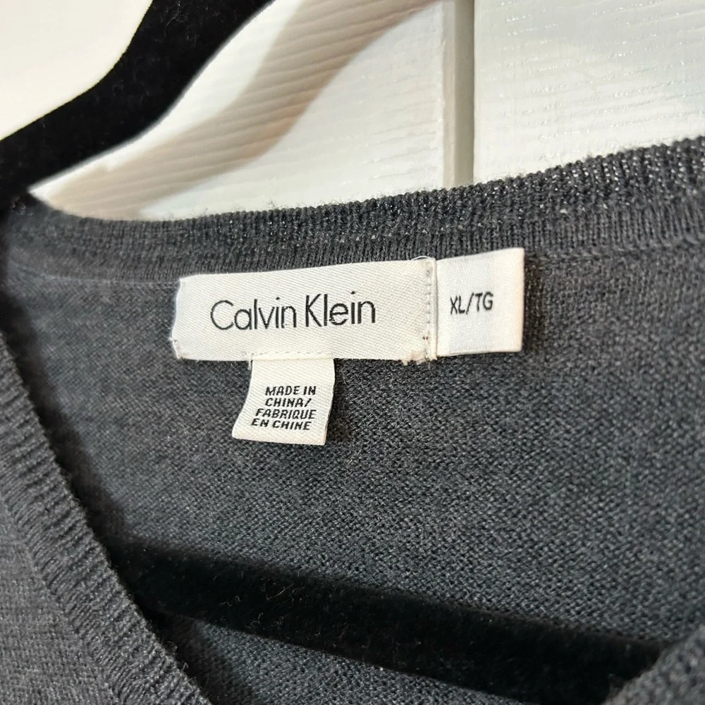 Calvin Klein Men’s Merino Wool V-Neck Sweater Gray Size XL